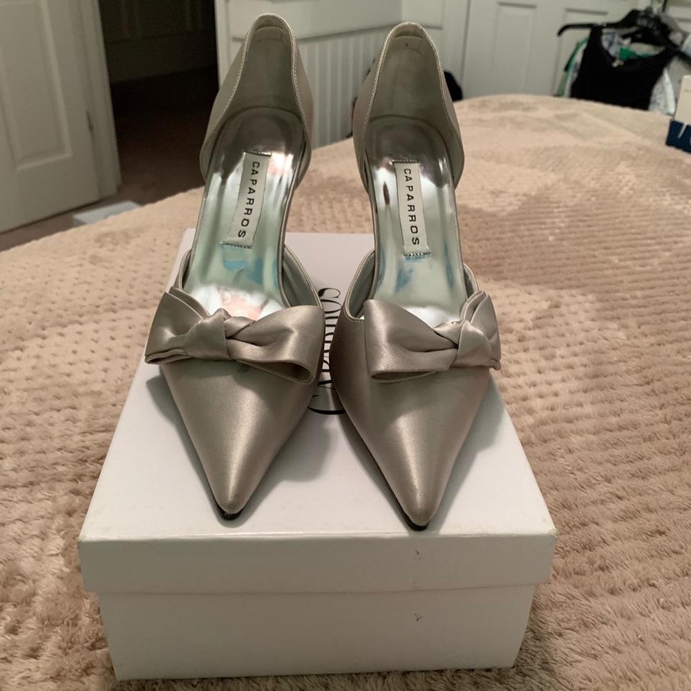 Caparros Platinum Silk Vincente Heel, Size 9